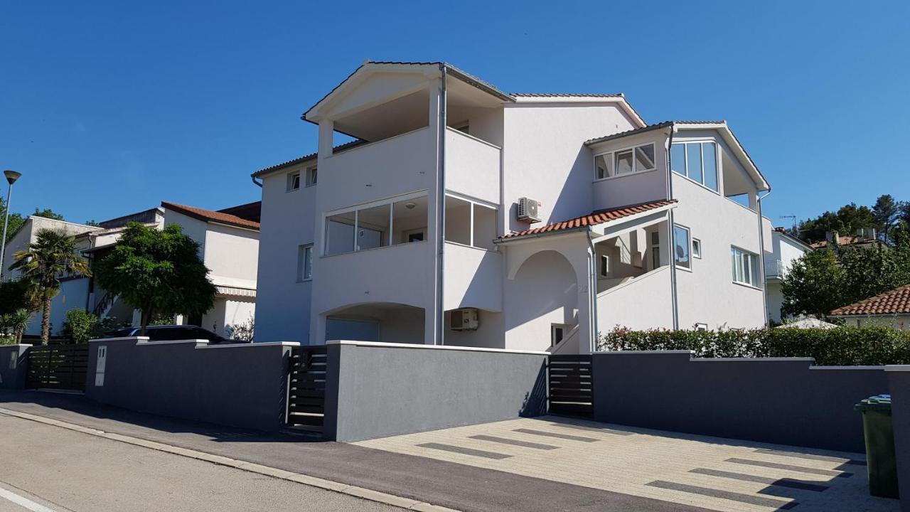 Melanie Apartment